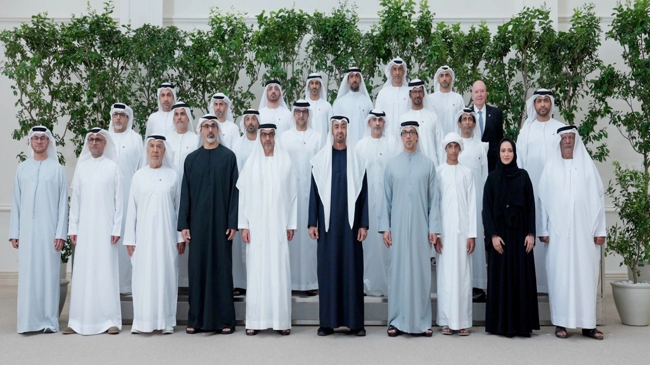 رئيس الدولة يشيد بجهود جهاز أبوظبي للاستثمار لدعم رؤية الإمارات التنموية